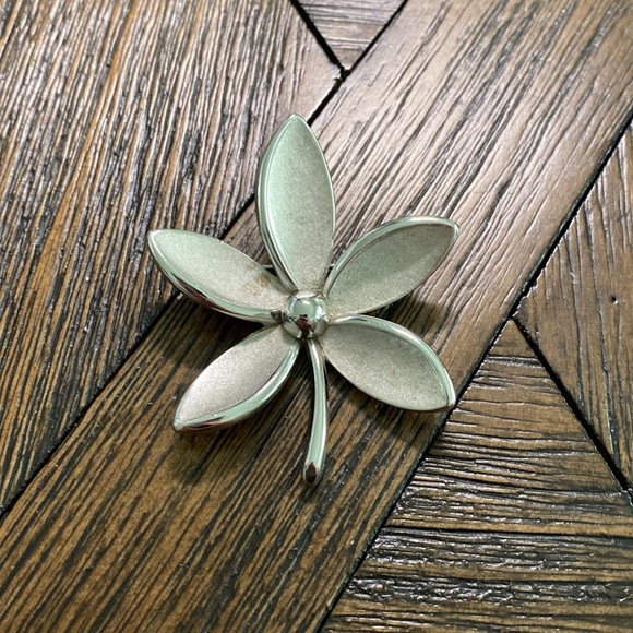 Lot of 4 Vintage Brooches - Trifari, Lisner, Giovanni, Van Dell - Picture 4 of 8